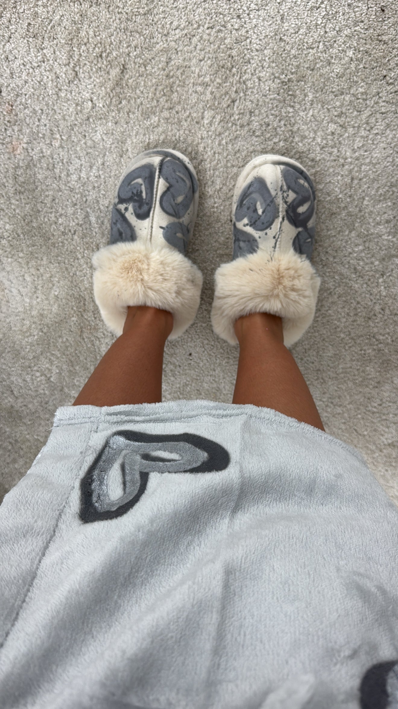 Grey heart slippers🩶🪩