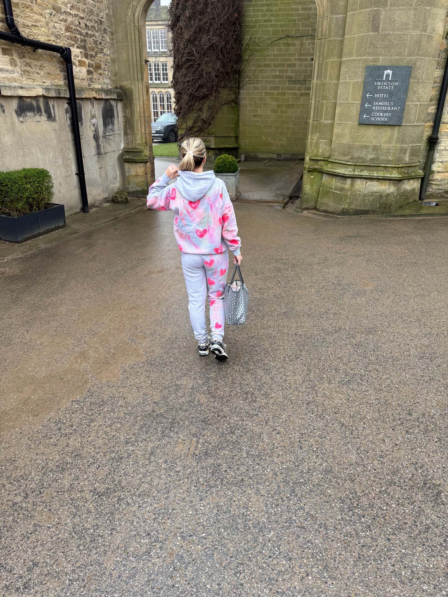 Grey heart Tracksuit🩷🩶