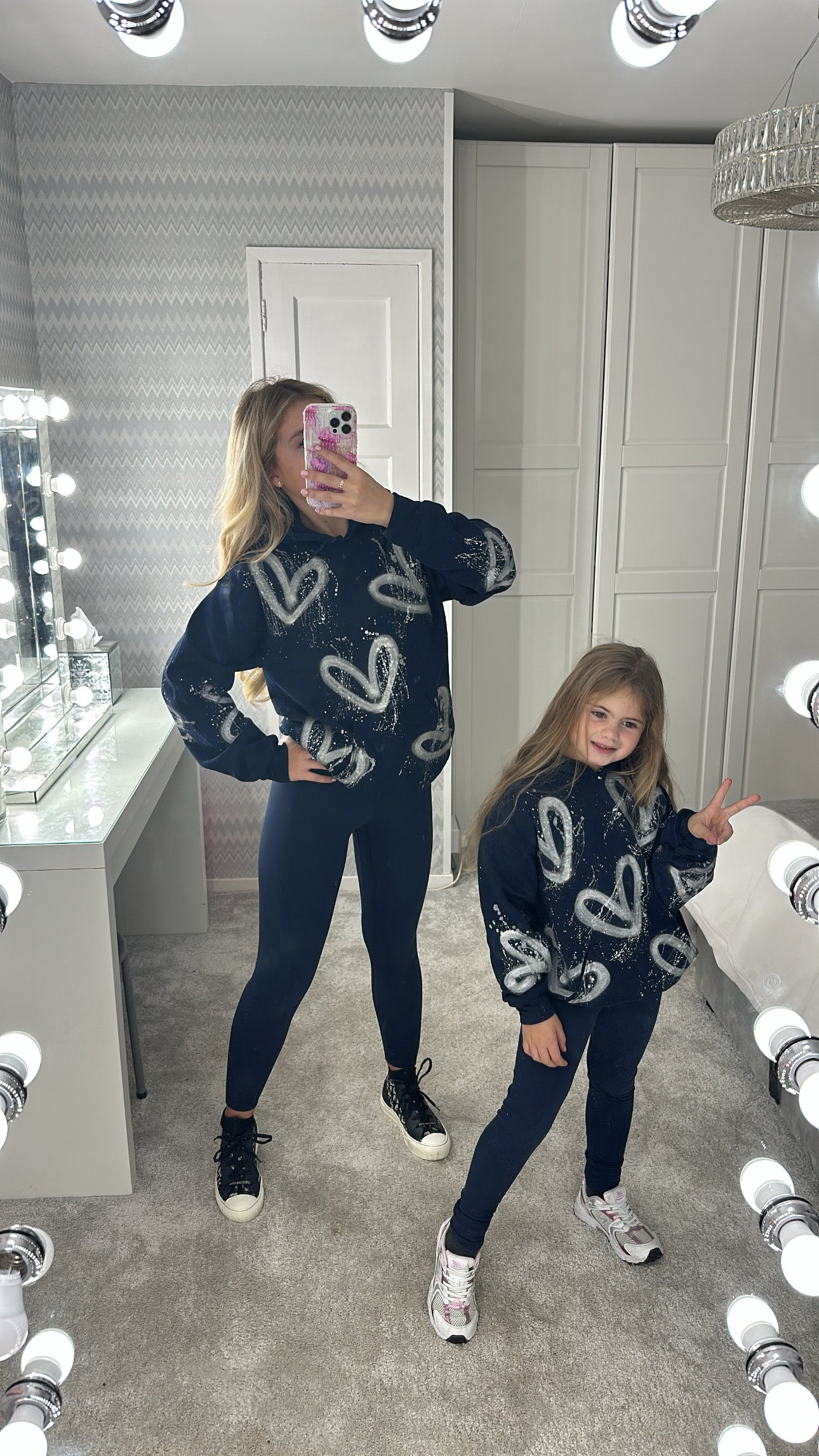 Navy kids hoodie💙🪩