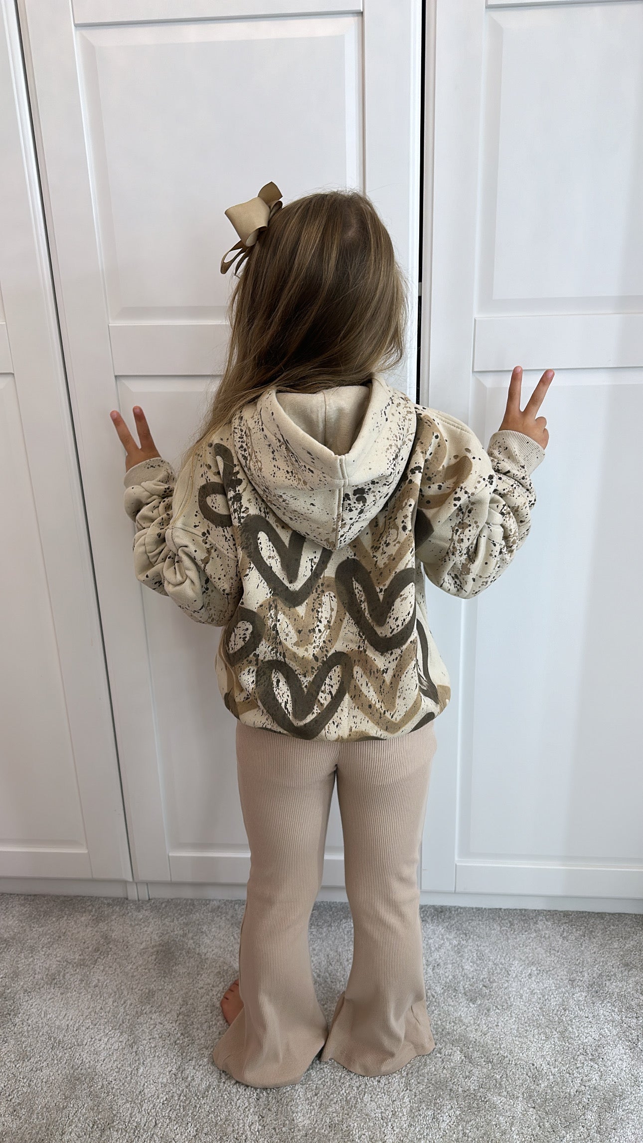 Kids beige ruffle hoodie🤎🍁