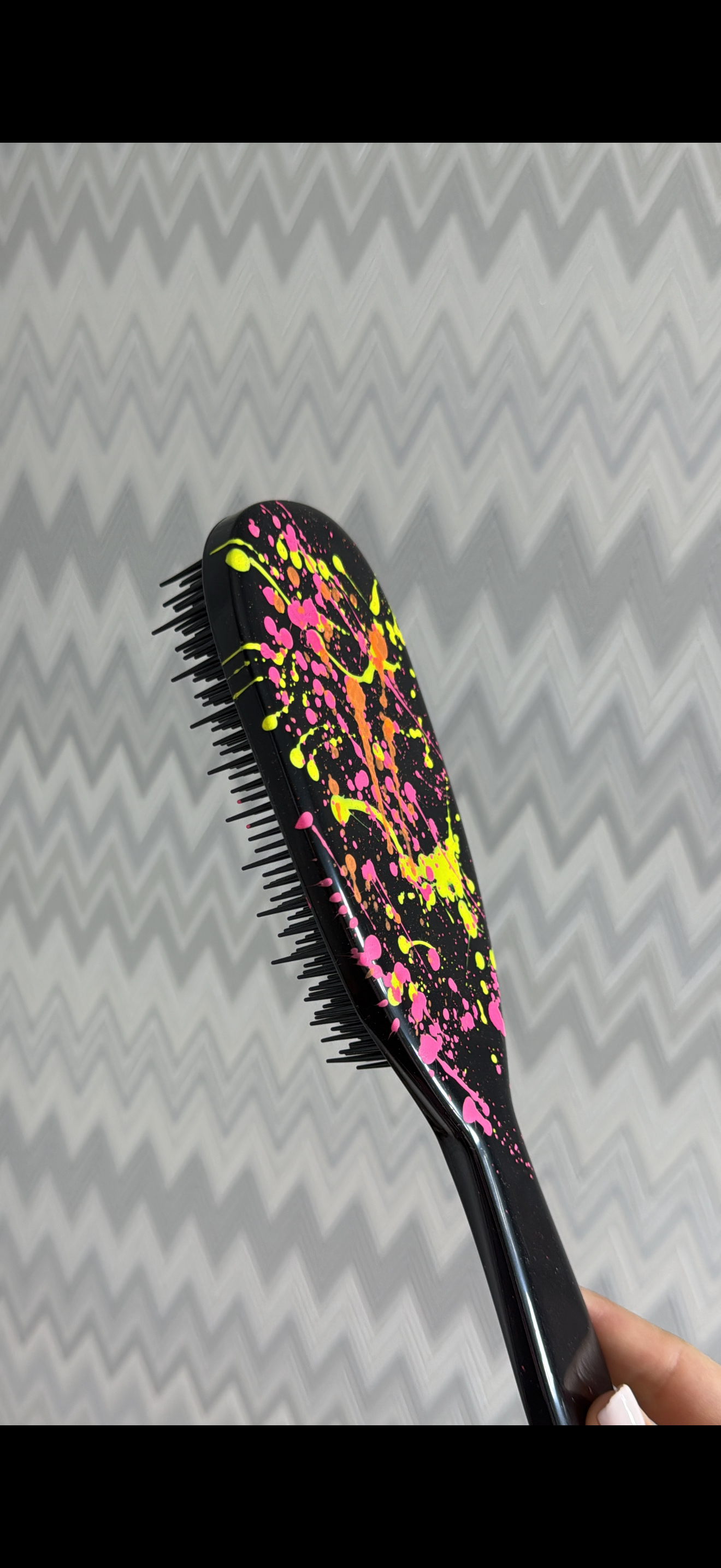 Neon splattered tangle teezer🖤✨