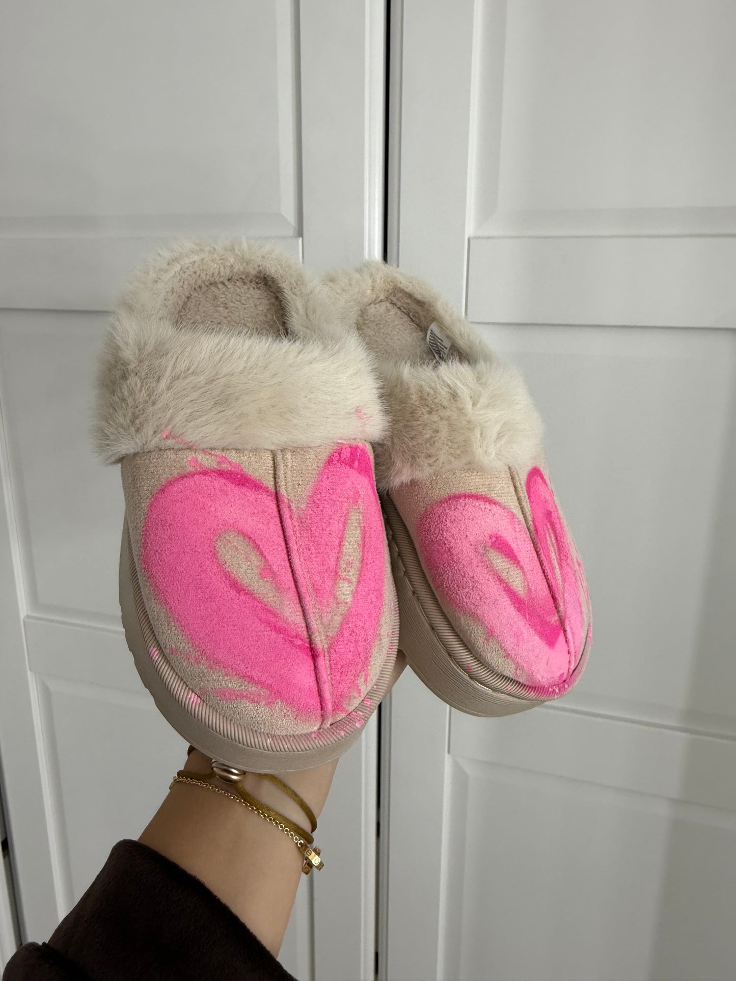 Kids pink heart slippersđź’•