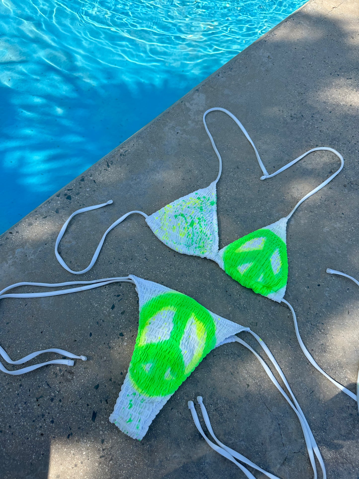 Neon green peace bikini🌴💚🥥