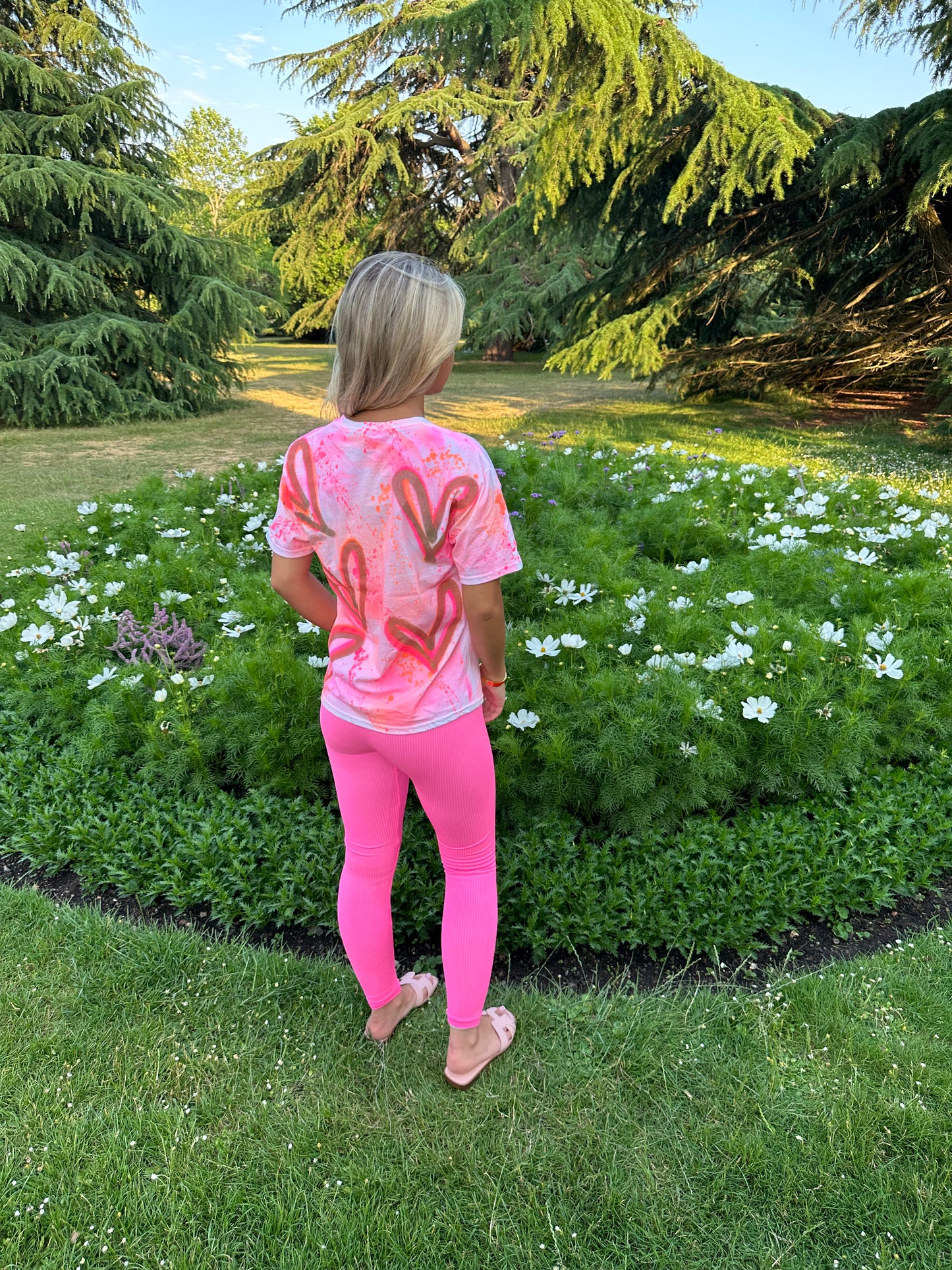 Neon heart T-shirt🫶🏼🩷💫