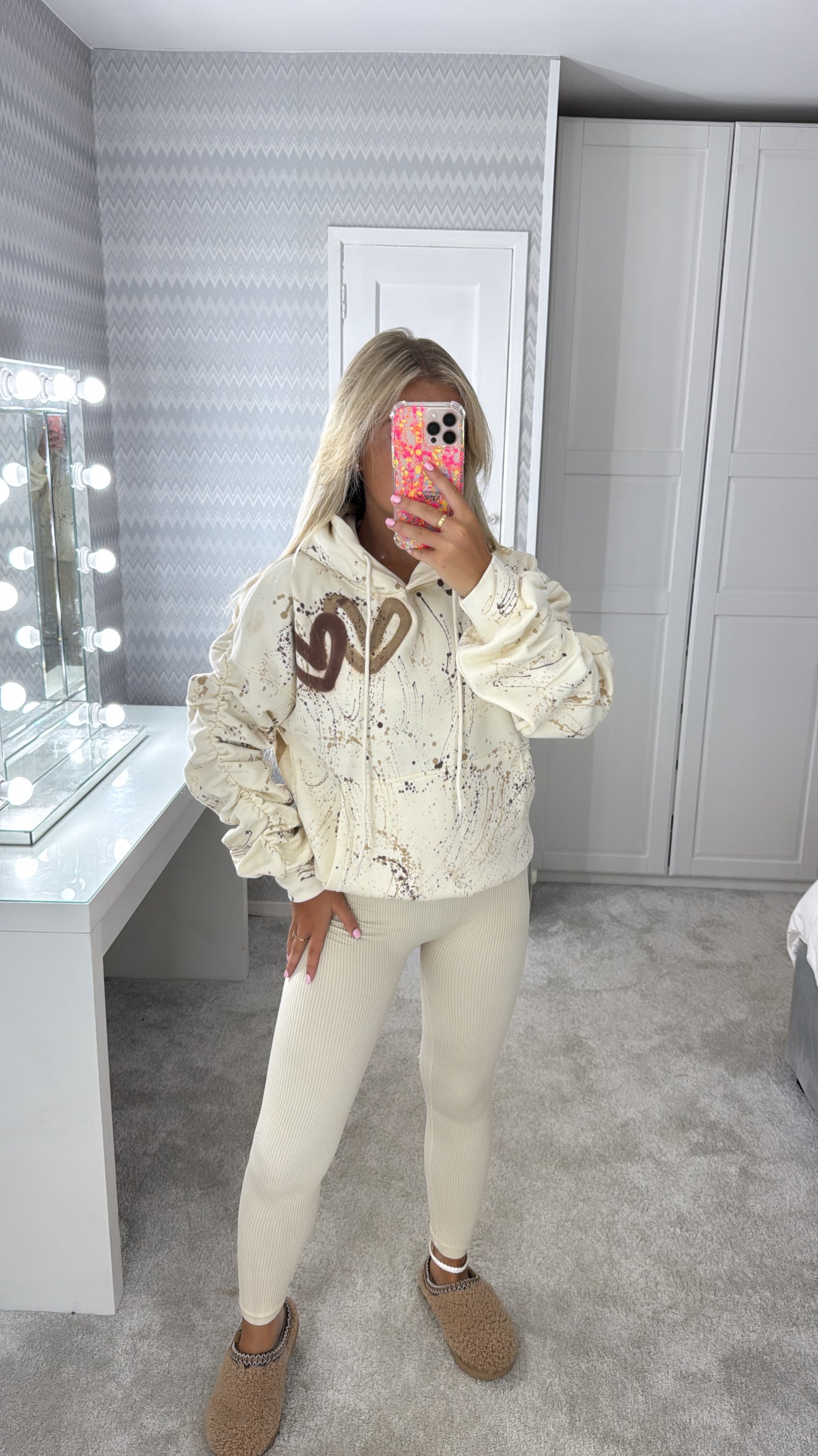 Beige heart ruched arm hoodie🫶🏽