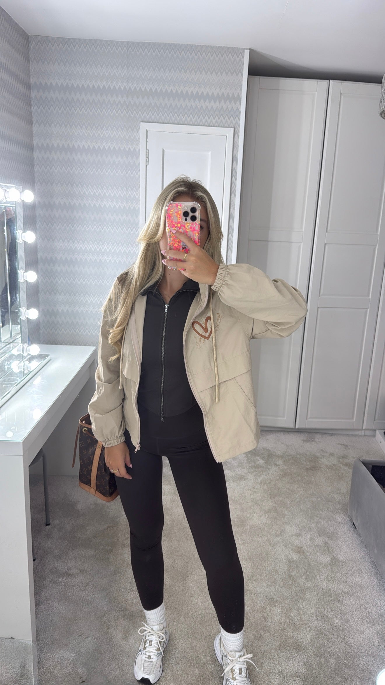 Embroidery heart windbreaker🤎🥥