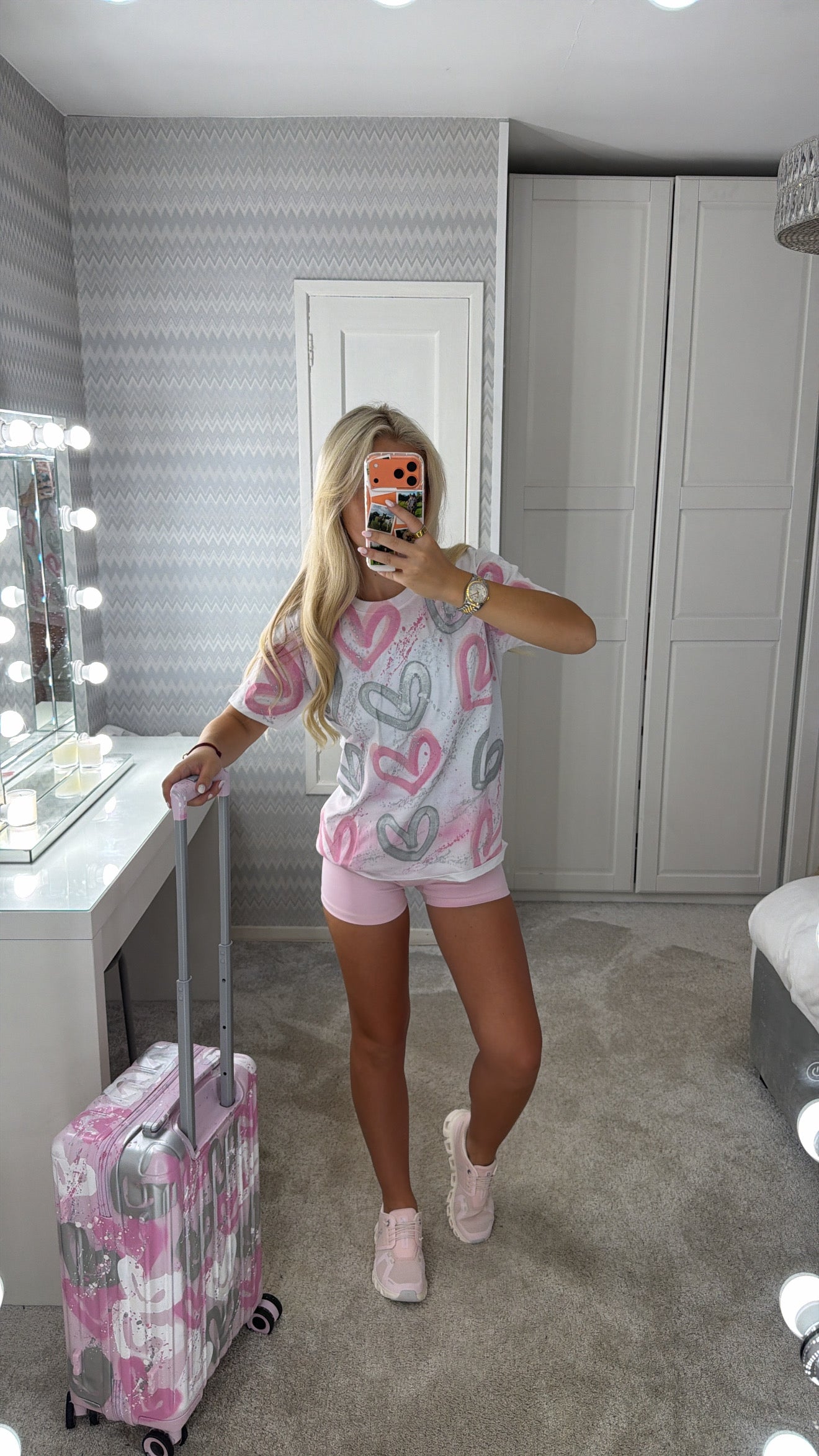 Pink&silver shirts🩷✌🏼🪩