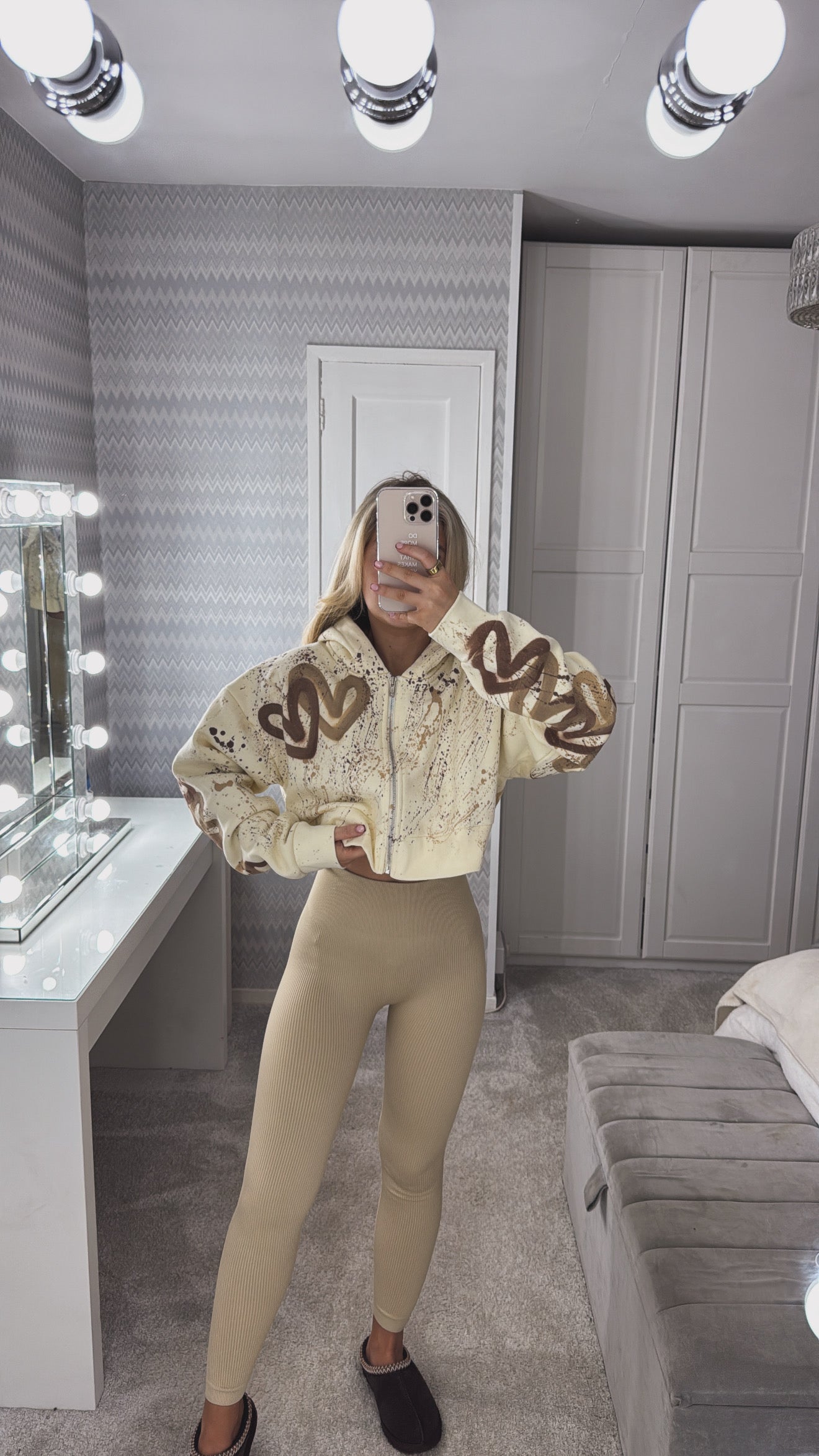 Beige cropped hoodie 🐻🤎