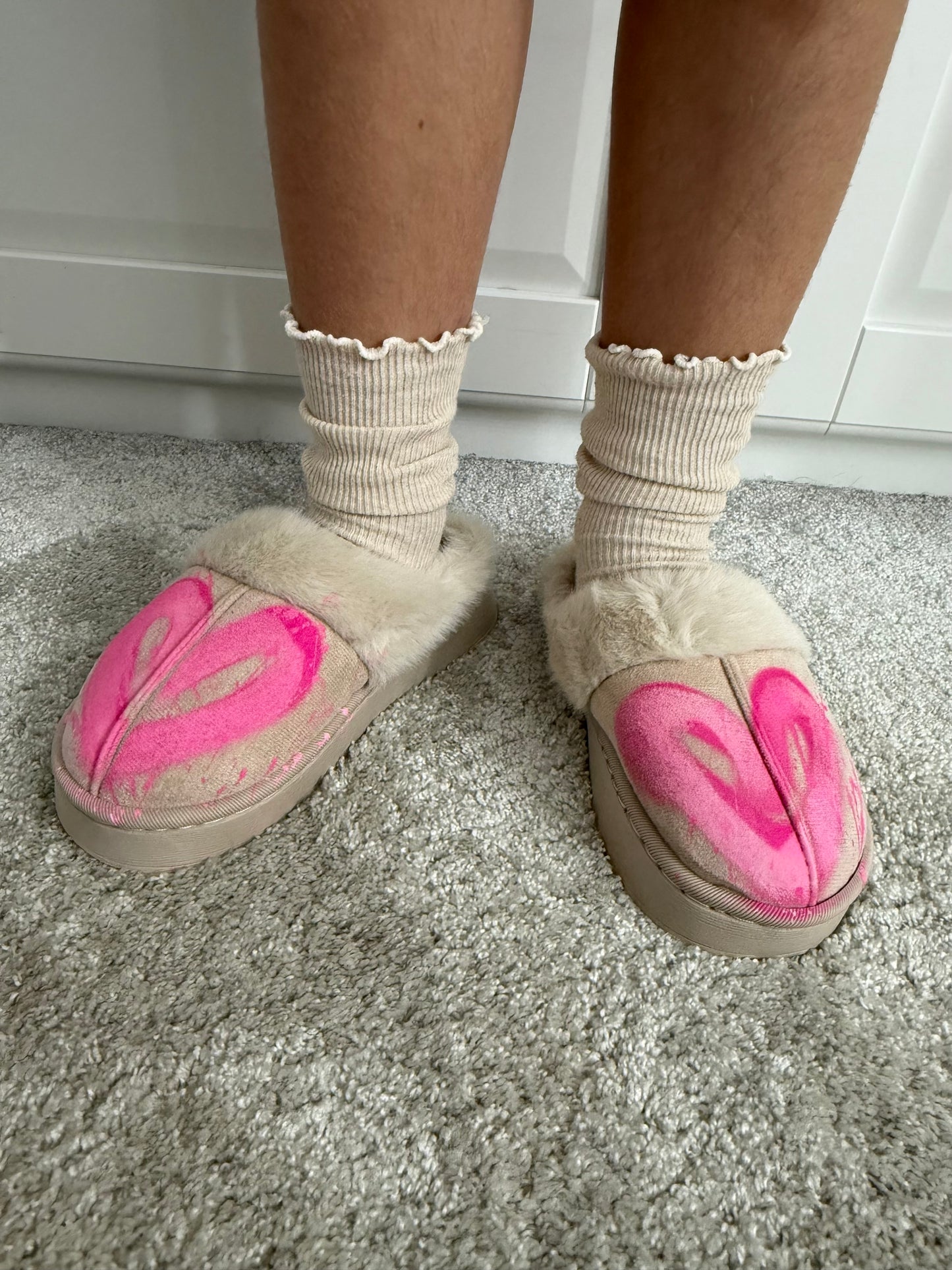 Kids pink heart slippers💕