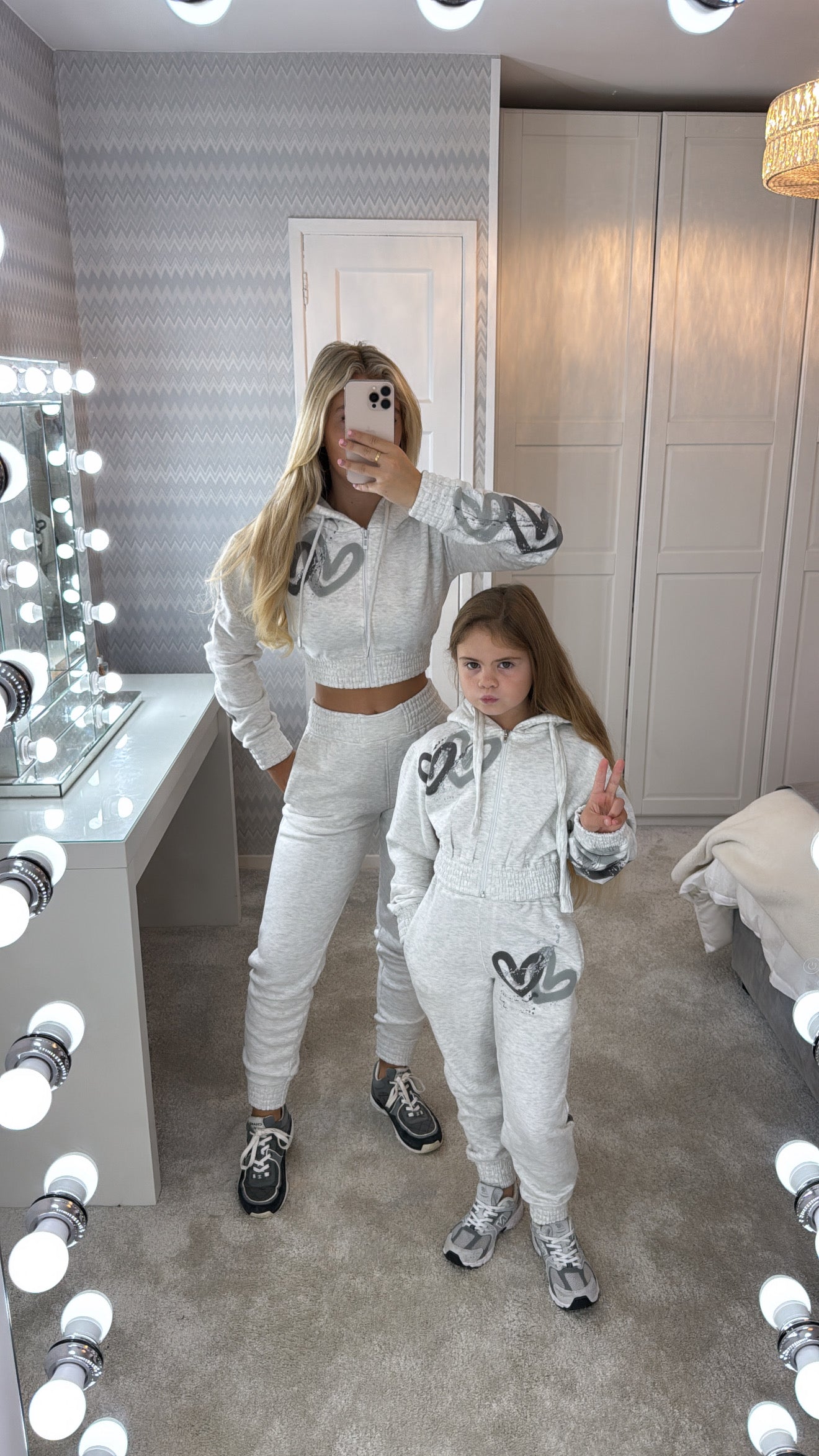 Kids grey cropped tracksuit🪩🩶