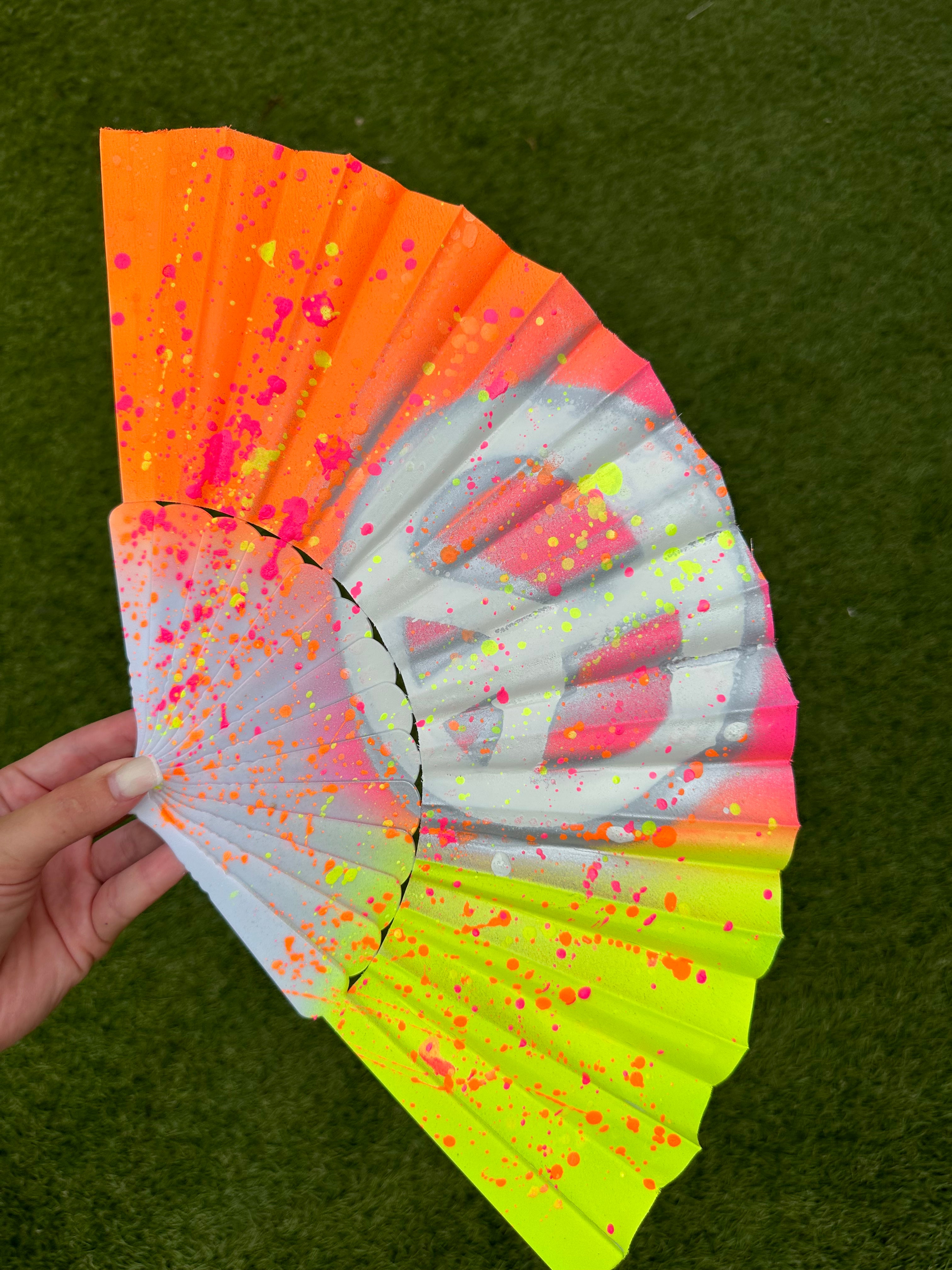 Neon peace fan 🏼 – littlefootprintss