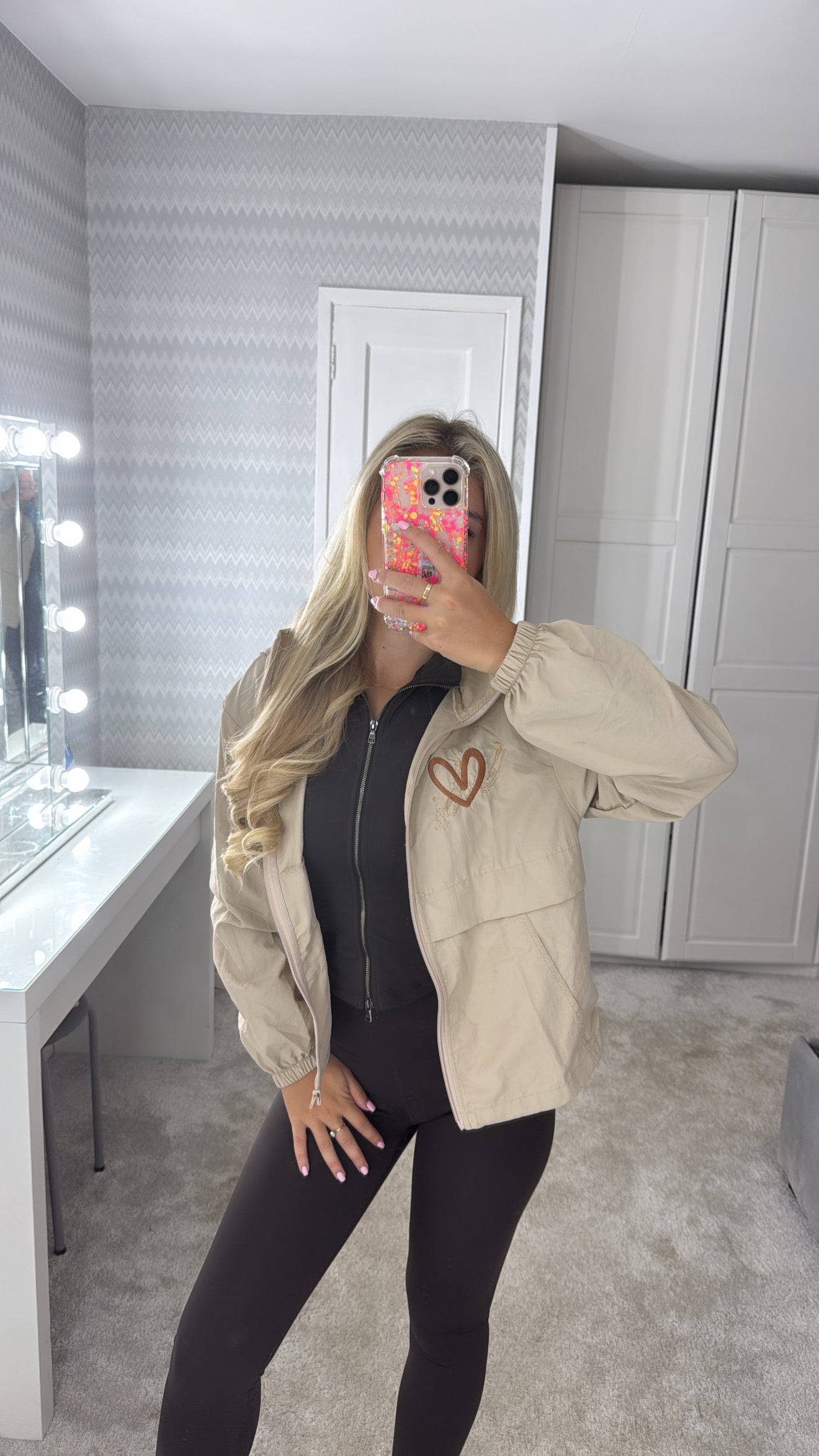 Embroidery heart windbreaker🤎🥥