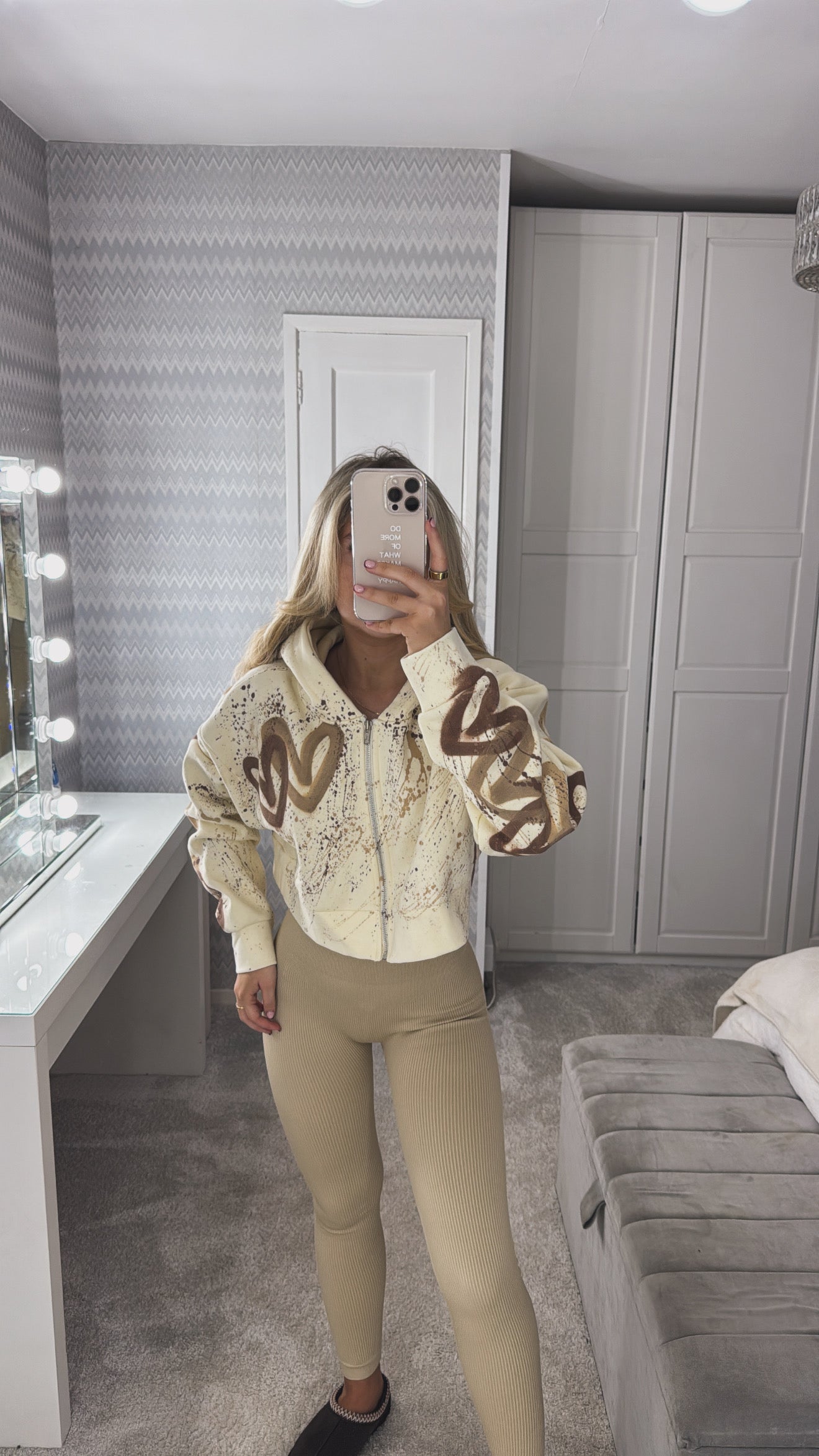 Beige cropped hoodie 🐻🤎
