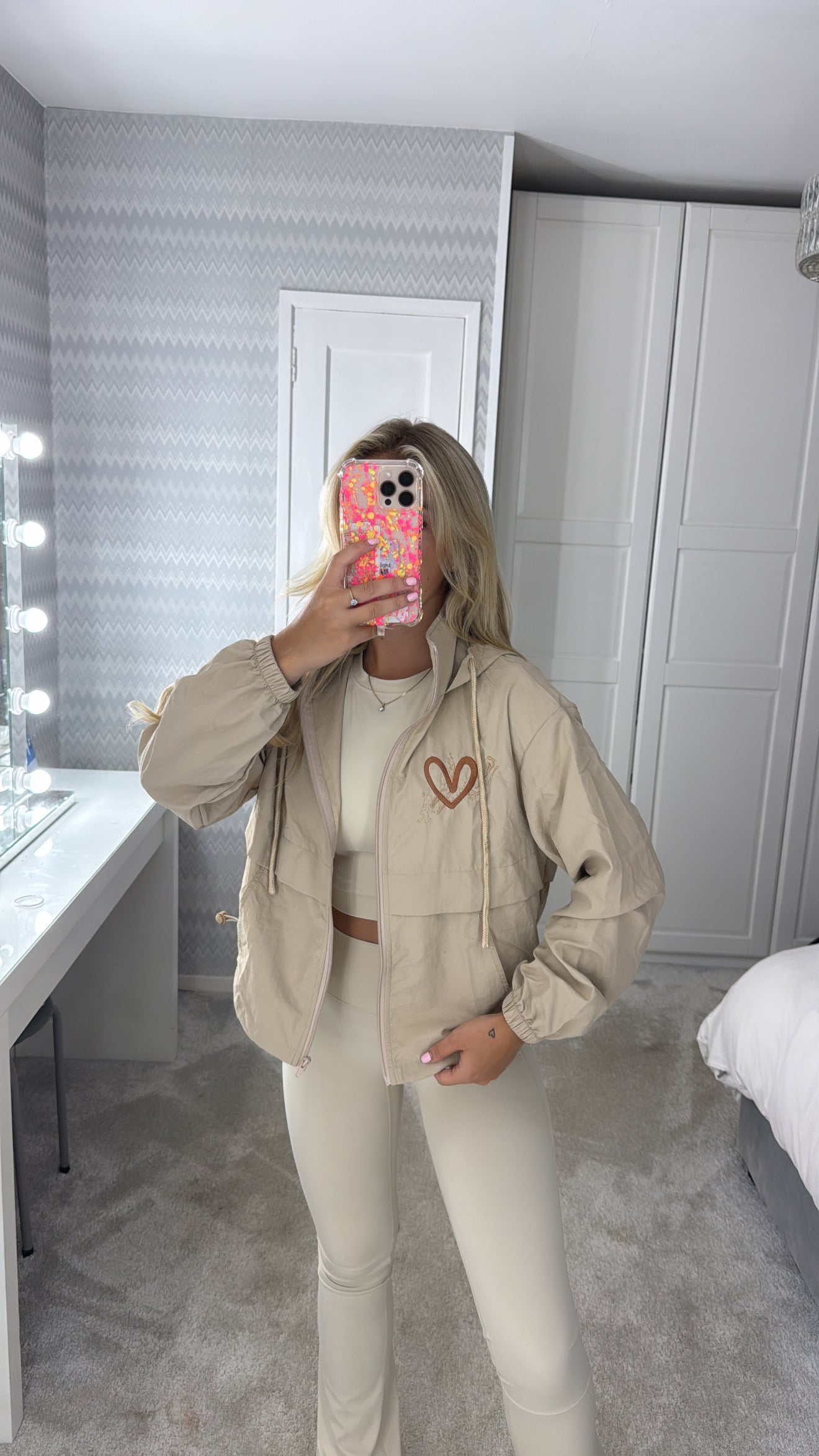 Embroidery heart windbreaker🤎🥥