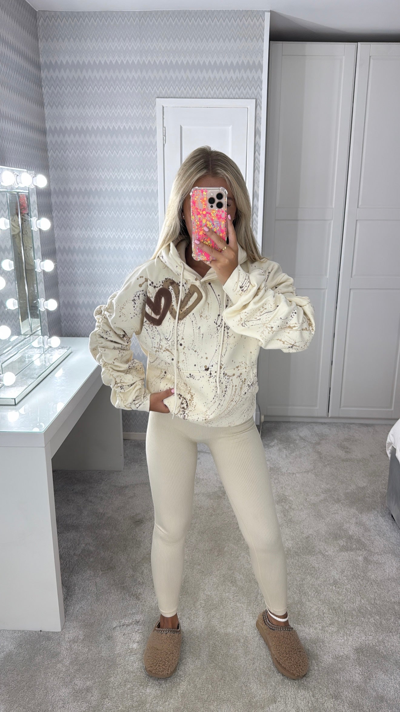 Beige heart ruched arm hoodie🫶🏽