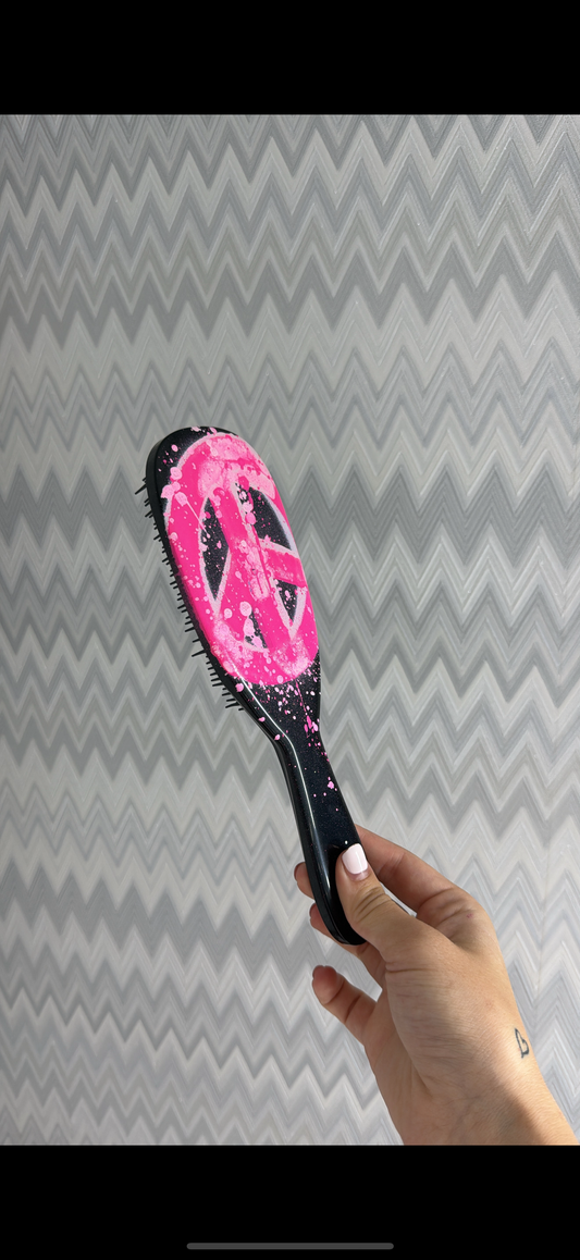 Neon tangle teezer✌🏼🩷