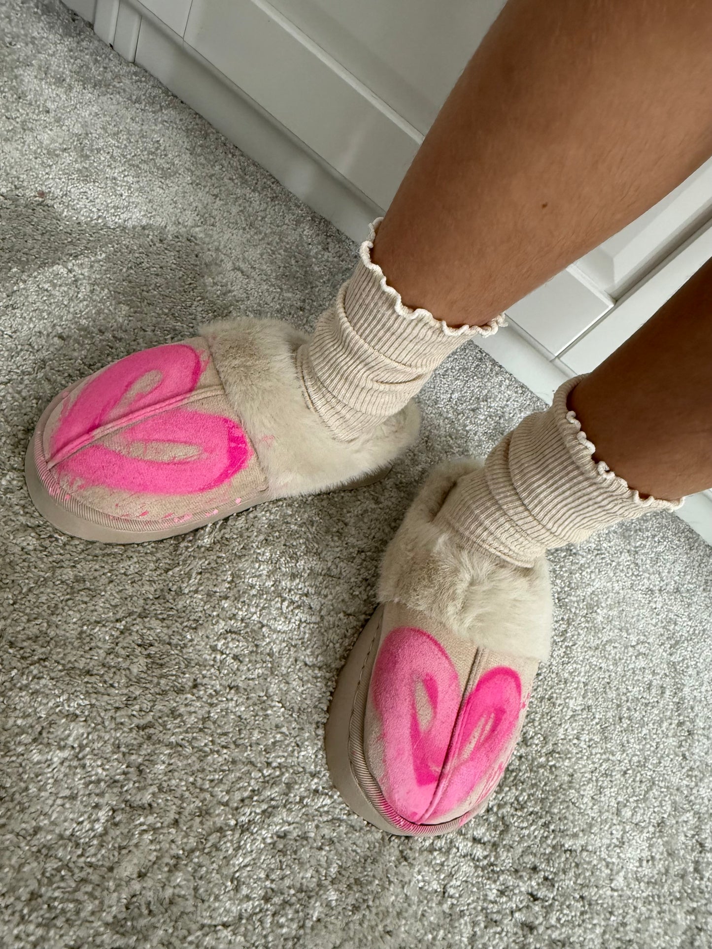 Kids pink heart slippers💕