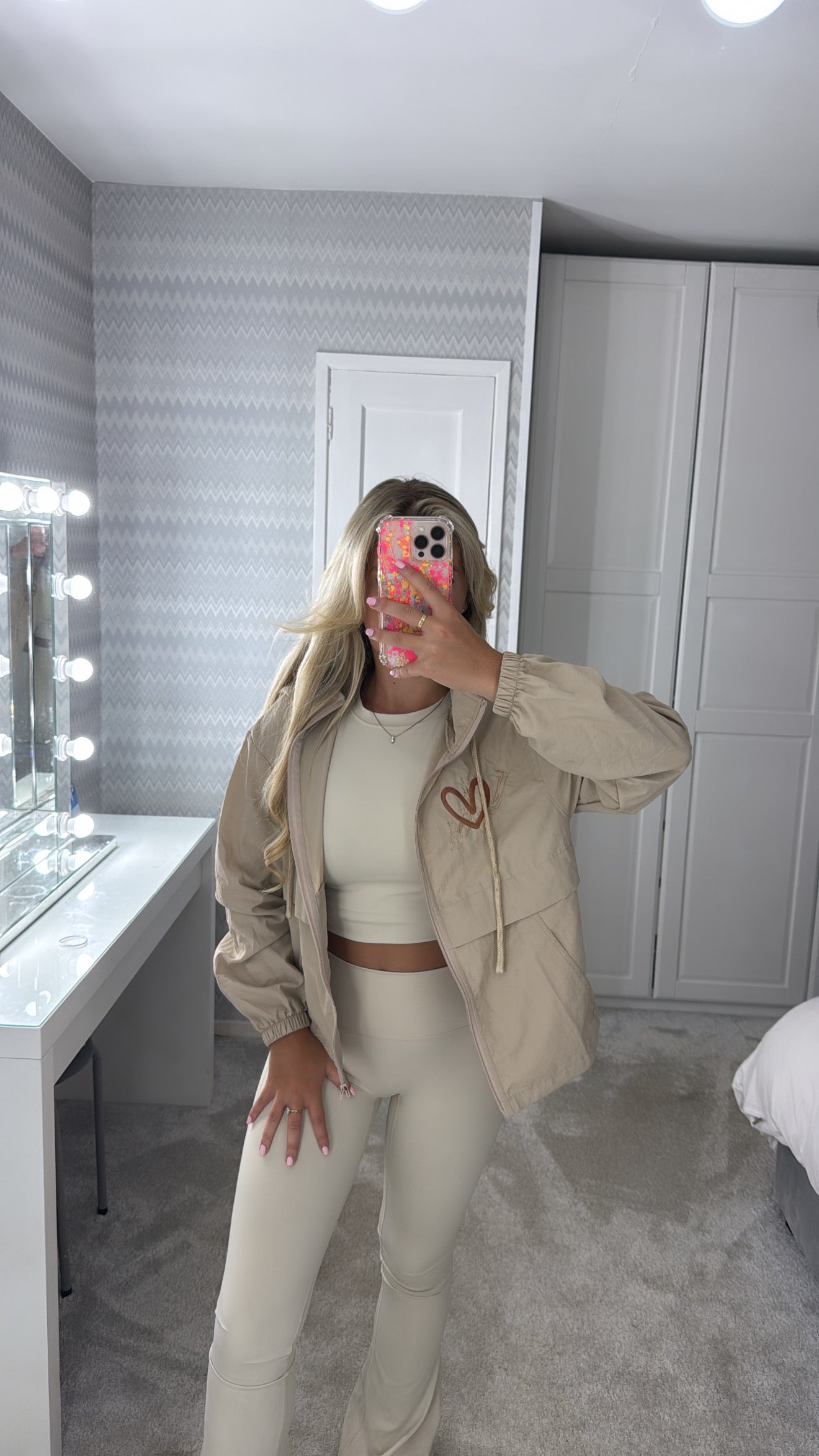 Embroidery heart windbreaker🤎🥥