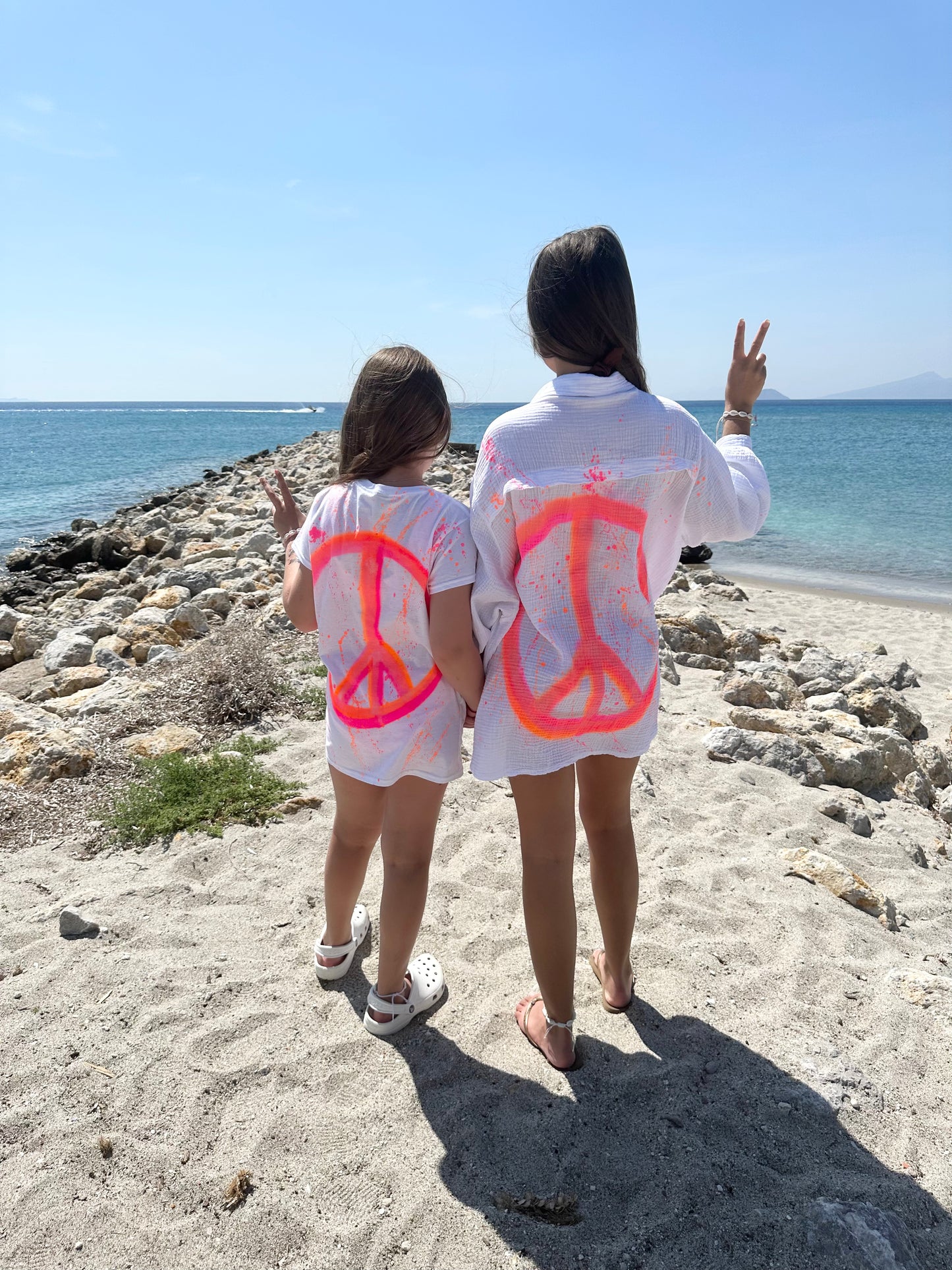 Neon peace beach shirt☮️✌🏼💗