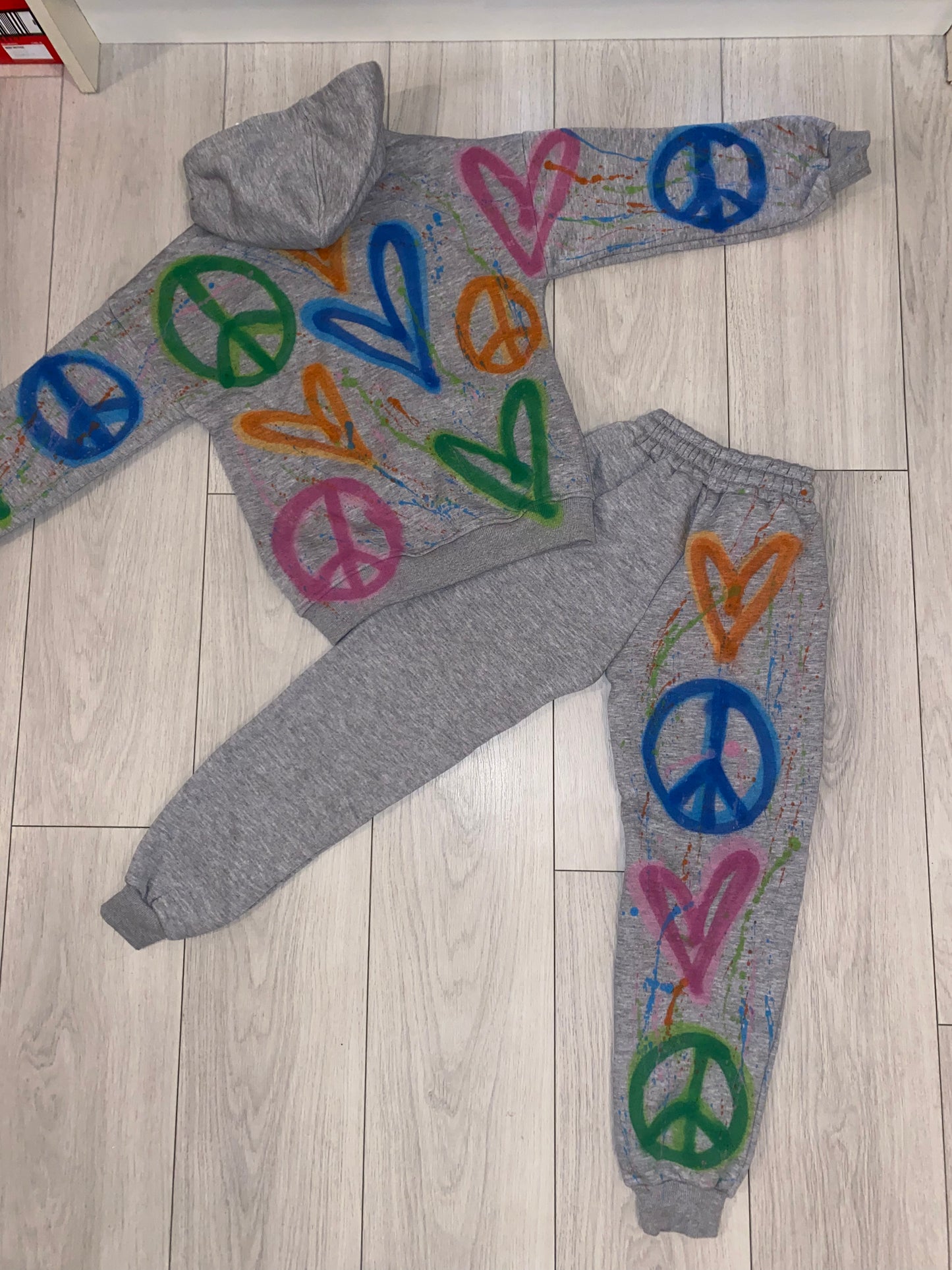 Kids grey tracksuit🧡💗🙌🏼