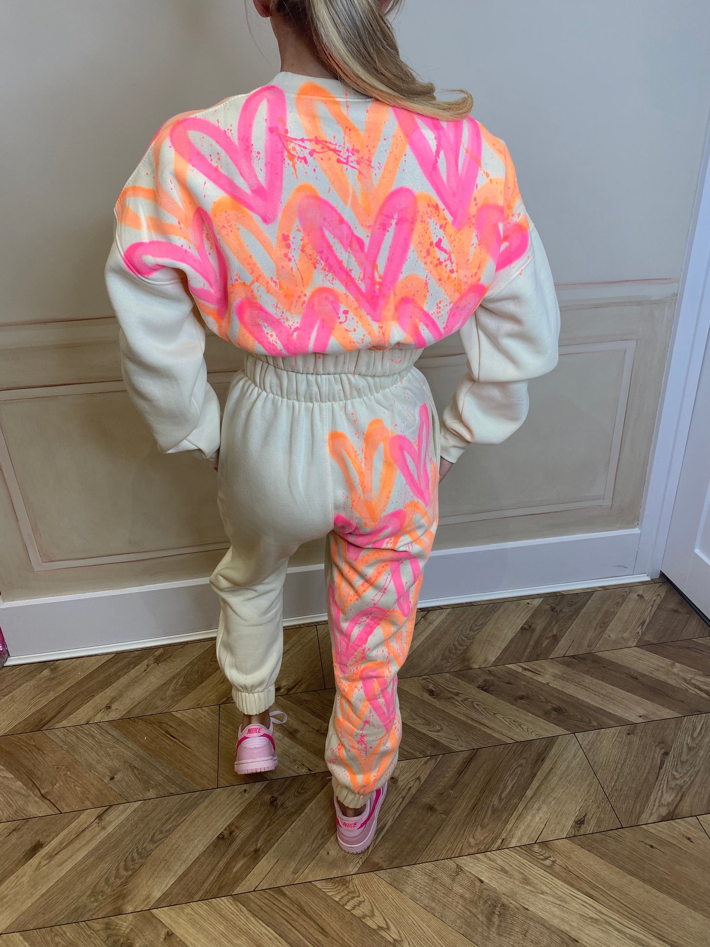 Neon croppedtracksuit💗🤍💫