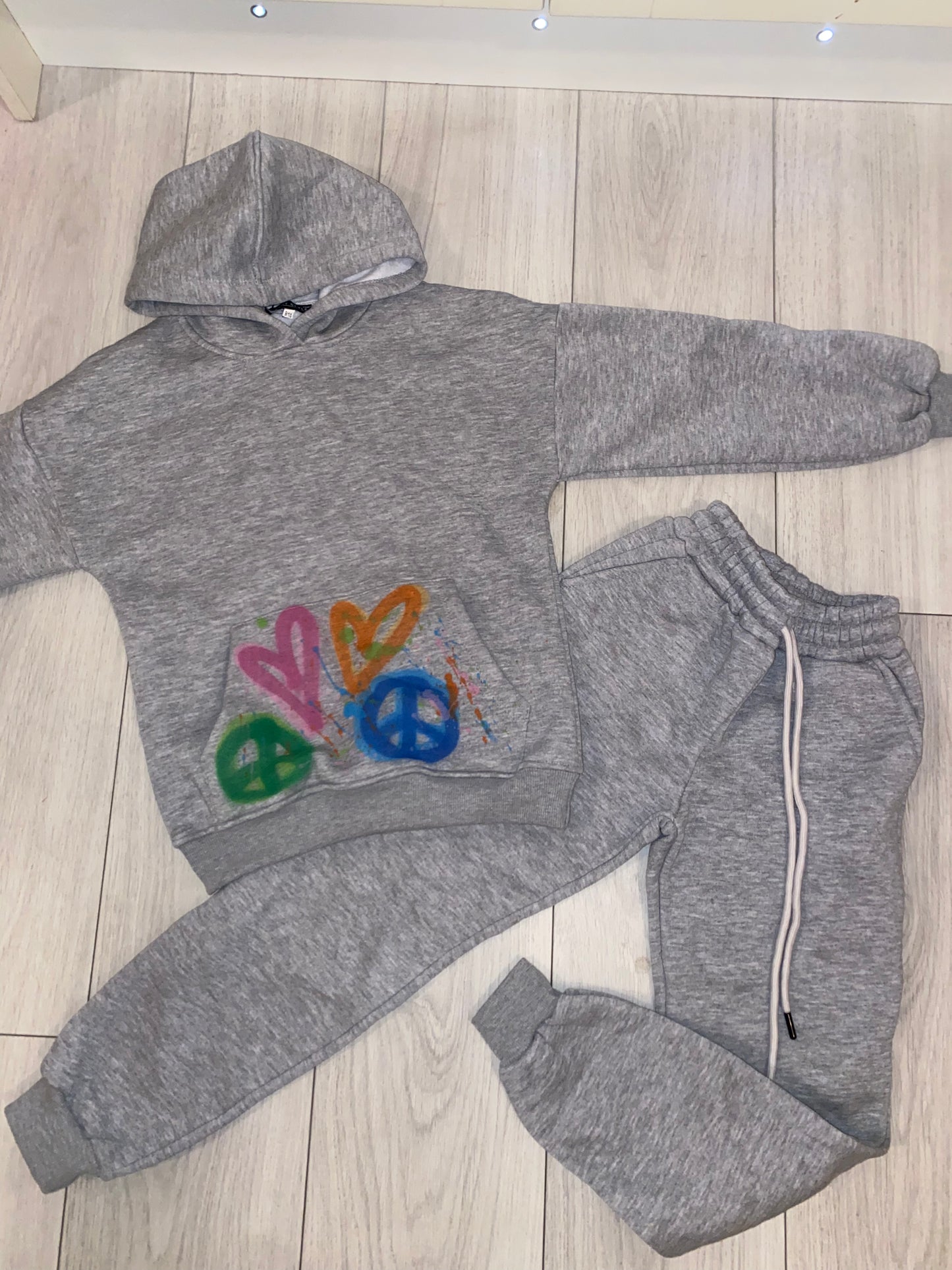 Kids grey tracksuit🧡💗🙌🏼