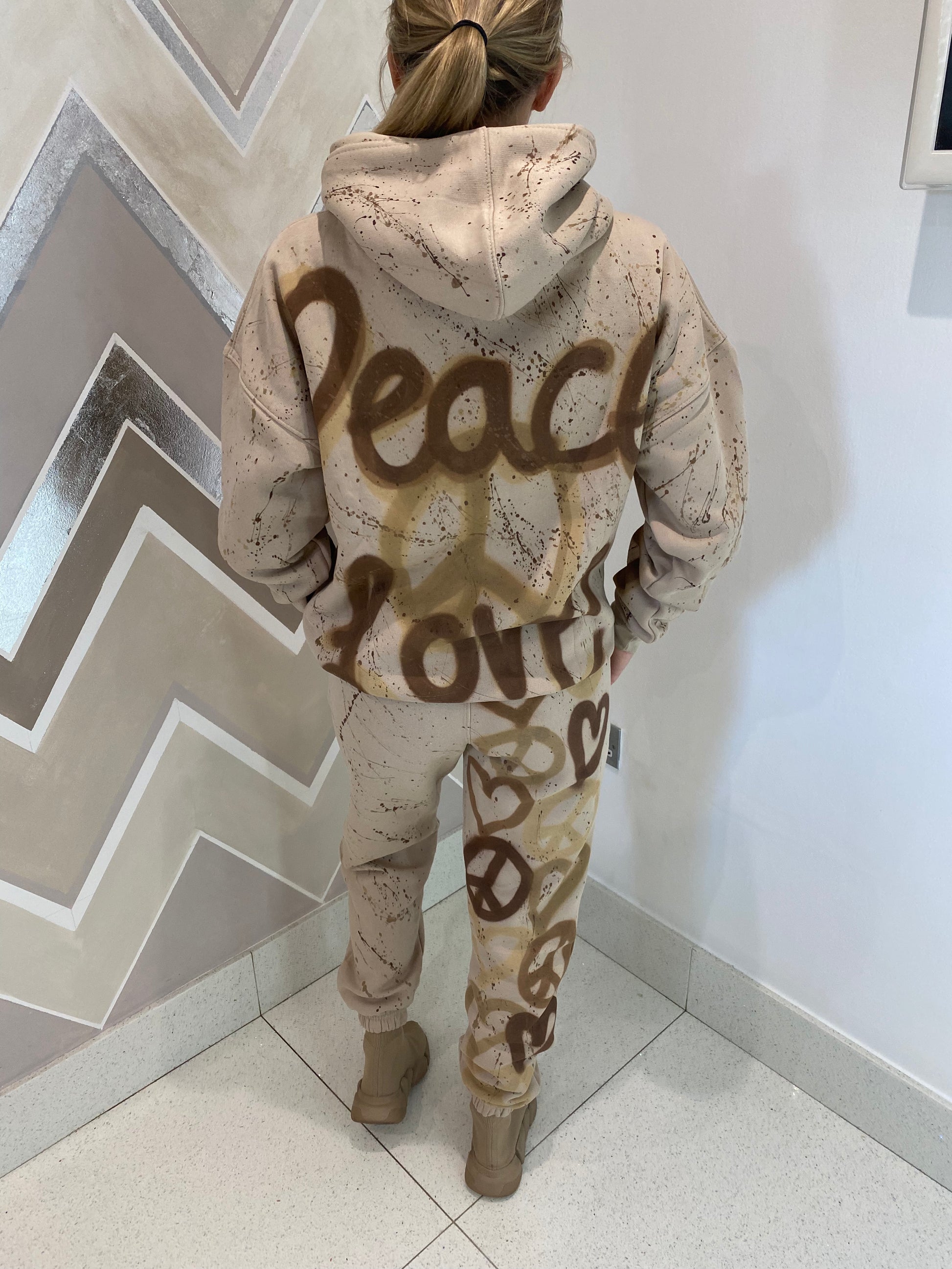 Beige peace+love tracksuit🤎 littlefootprintss